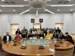 Студенты, изучающие азербайджанский язык, на встрече в Московском доме национальностей