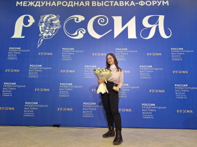 Студентка МГЛУ получила награду за волонтерство на выставке «Россия»