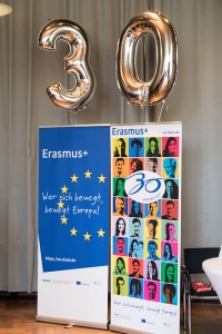 Декан переводческого факультета на праздновании 30-летия программы Erasmus