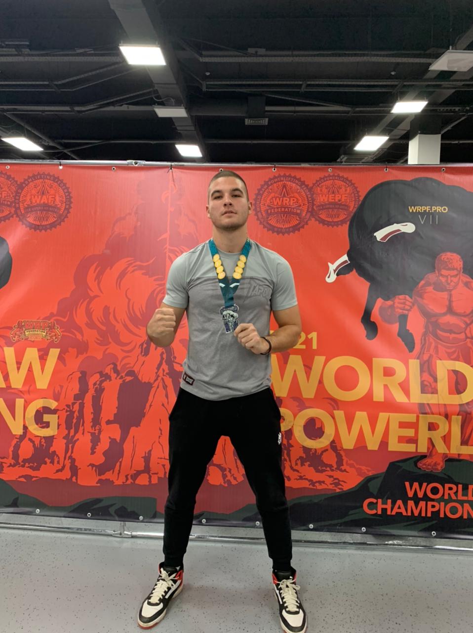 Студент МГЛУ Михаил Шаповалов стал серебряным призером Чемпионата мира по стритлифтингу