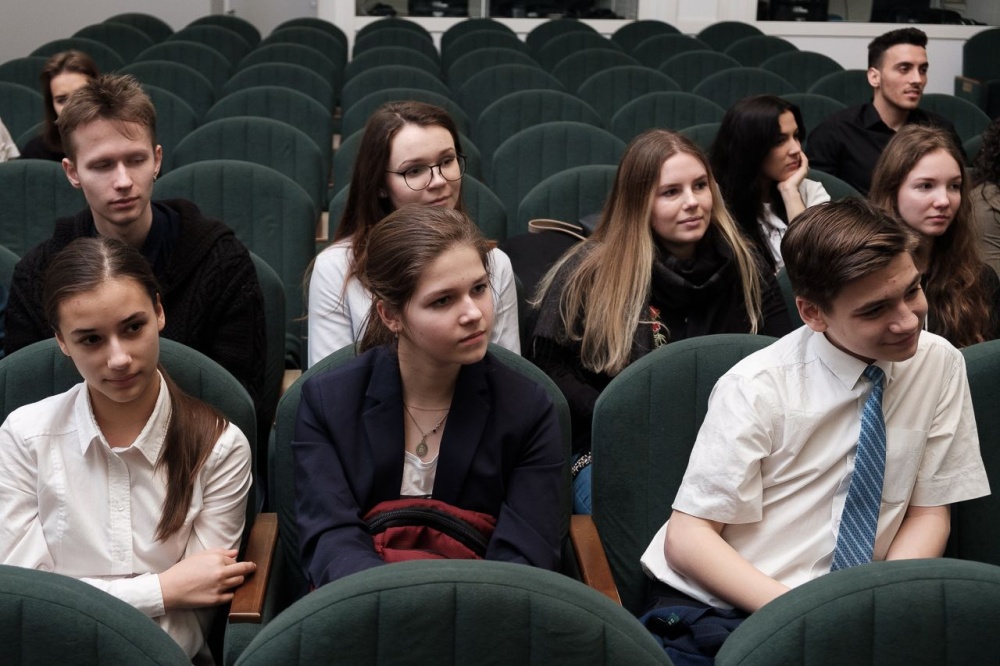 莫语大举行全俄罗斯学生奥林匹克比赛