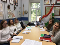 Открытый урок в Центре таджикского языка и культуры