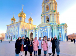 Экскурсия китайских студентов в Ясную поляну