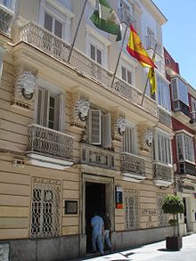 220px-RectoradoUCA.jpg
